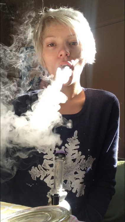 stoner-hues:❄️❄️