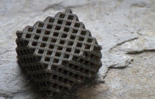 materialsscienceandengineering:  Upsizing nanostructures into light, flexible 3-D printed metallic m