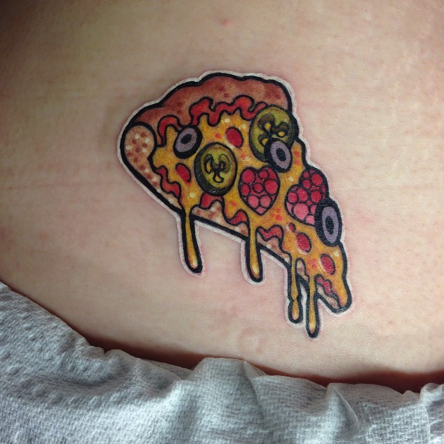 rizzabootattoos:  Tattooed this tiny slice of joy today, it’s pretty tiny!!🍕✨🙌