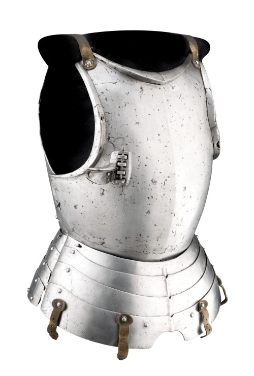 armthearmour:A cavalryman’s Cuirass, Italy, possibly Milan, ca. 1510, from Olympia Auctions.