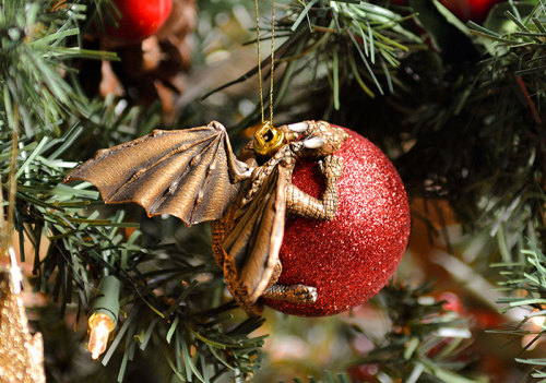 wordsnquotes:  Exquisite Christmas Ornaments Give the Appearance of Dragons Protecting Their Magical Eggs Get them here! 