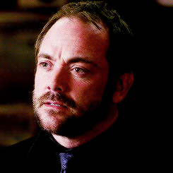 zhgirlonfire:  hey-sass-butt:  Crowley: “What the fuck” Dean: “At least he’s cute? *shrugs*”  