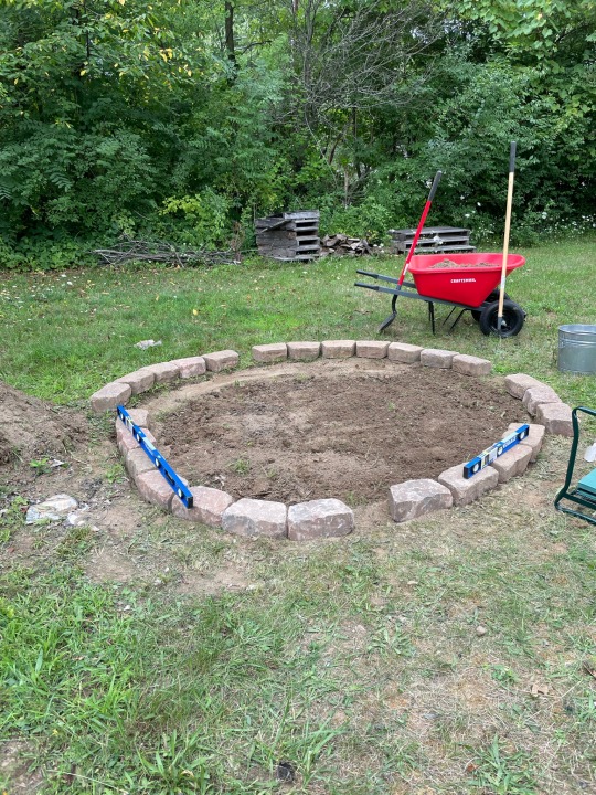 Worked on the fire pit today, mostly level except for the end( used the level the whole circle anddd it’s not level to the beginning of the circle🙄🤦🏼‍♂️) then mowed the lawn. Was a good productive day🤘🏼