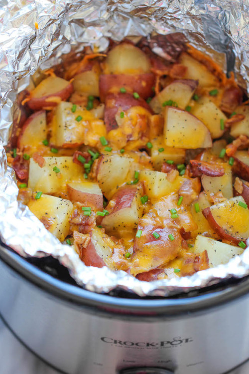 do-not-touch-my-food:  Cheesy Bacon Ranch Potatoes