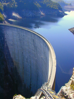 travelingcolors:  Strathgordon Dam, Tasmania | Australia (by micnical)