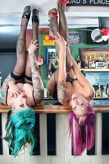 alternative-pinup:  Alternative Model Model Twitter 