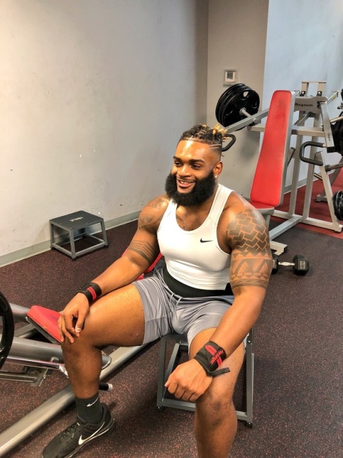 onekewlazzbrutha: redmanonpoint: candymancrushsaga: I wanna wrestle  Come on, I’ll wrestle wit