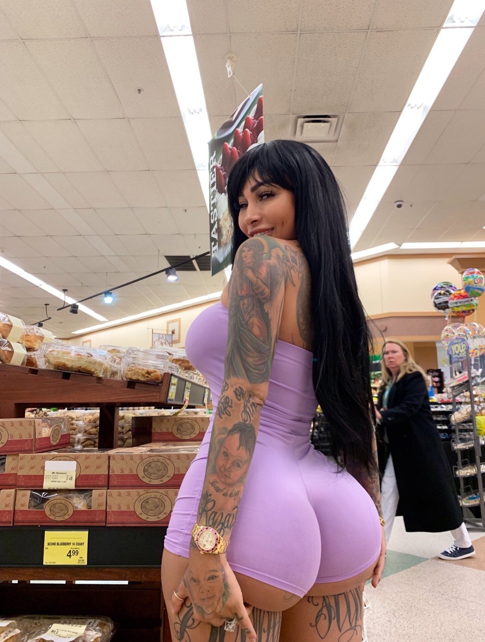 kimuratetsuya:  brittanya razavi  Too damn fine 💯 🌹🌹 🌹🌹 🌹🌹 🌹🌹