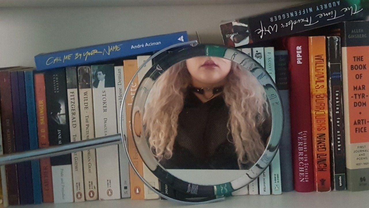lucifervirgin:books and chokers are some of my favorite things 😇😌💙
