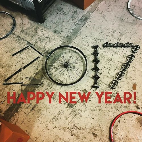 velocityusa:Here’s to many miles and to wherever the trail may lead you in 2017! #happynewyear via I