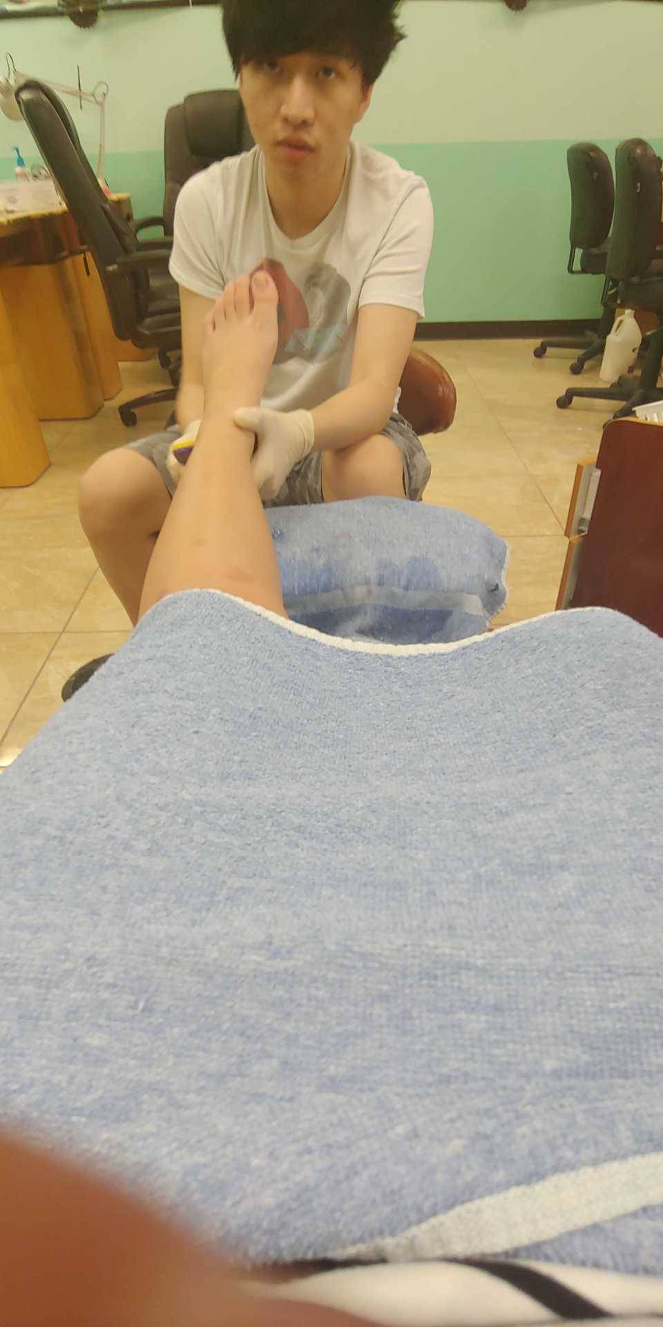 cubanhotwifestacii:  Thanks hubby 😘 getting my toes all cute for tonight