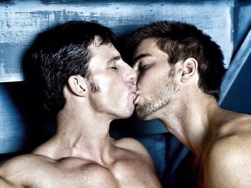 men kiss