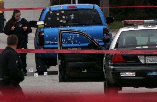 brainguts:  lesbianese:  anarcho-queer:  anarcho-queer:  anarcho-queer:  LAPD Shoots And Injures Older Latina Women During Manhunt LA police shot at two latina women delivering newstands this morning during their manhunt for ex police officer, Christ