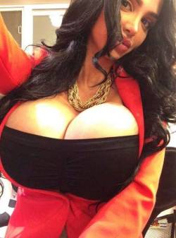 bigboobsfetish:  Amy anderssen