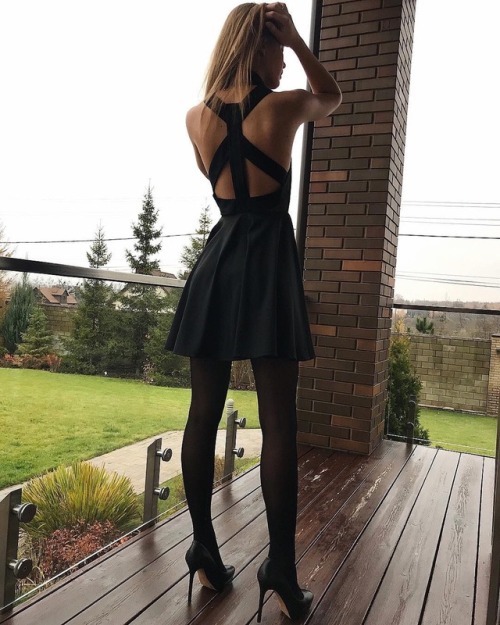 suki2links:  I ❤️ her cute mini dress and high heels, she has beautiful and sexy