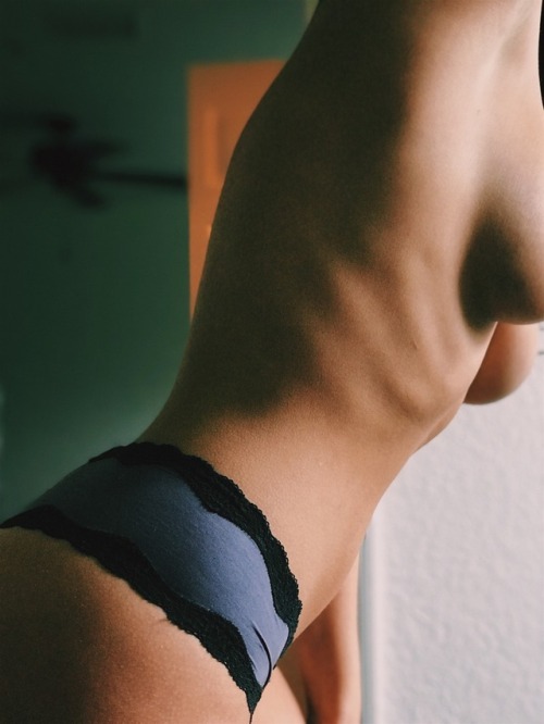 calypsosiren:  The slight flush on the back of your neck that moves you