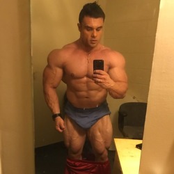 hotmuscularmenblog:  Tony SearleIG: @tonysearle89