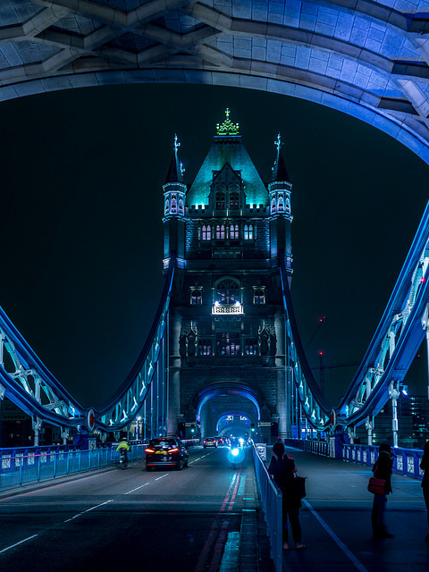 visitheworld:  Blue hour at Tower Bridge, London / England (by Oliver Stör). 