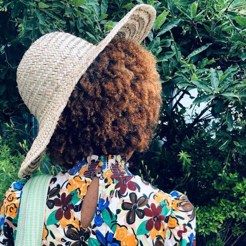 Check out the raffia summer hats #madeinnigeria that just landed in our shop @africaboutik ☀️ . . #a