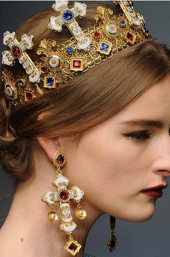 Bejeweled crown and earings detail. Dolce &amp; Gabbana, Autumn/Winter 2013