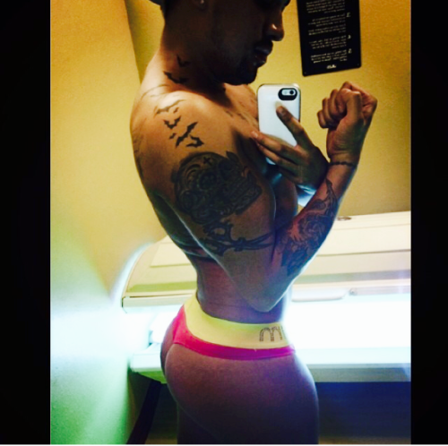 Azz like his mama