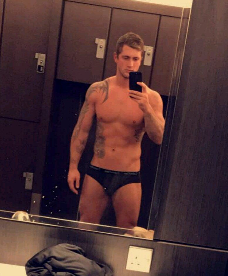hotfamousmen:  Dan Osborne