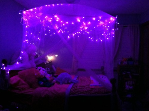 restrainlove:  badlittlekitten:  his-little-red-riding-hood:  glowys-crafty-corner:  bearbears-little-princess:  Oh how I love my Princess bed!  I did not honestly think this would be as popular as it has become! Components:♡ Pink sheets♡ Hello kitty