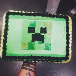 dopedeku:  c r e e p e r   cake