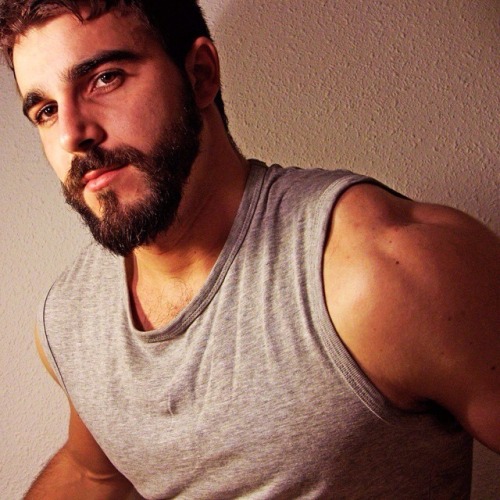 darkstar02:  beardburnme:  ardillagenocida  Damn…speechless!