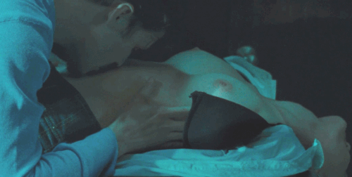 facesittingaddict:  Seduction is so important! 