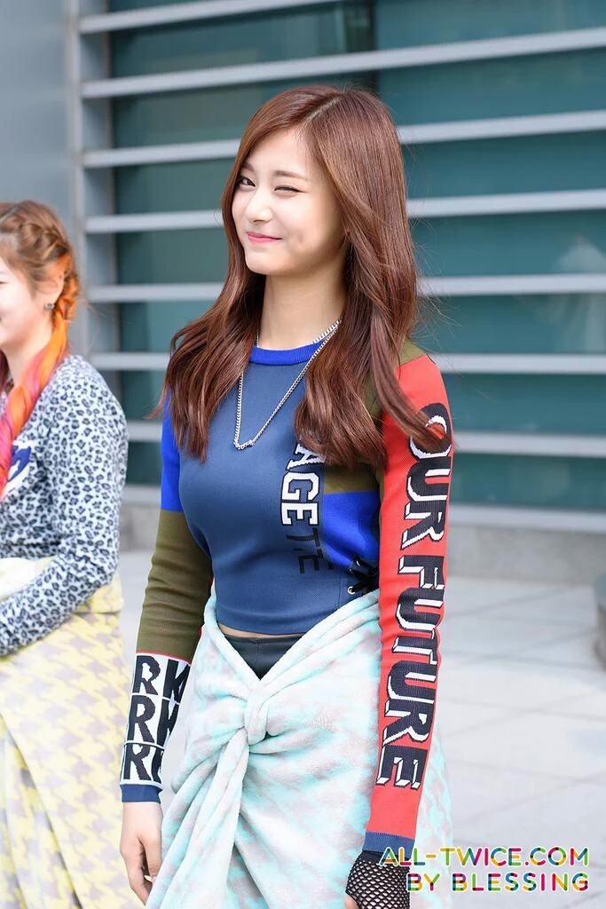 jeonkookedaf:  CHOU TZUYU IS SUCH A GODDESS ; u ;