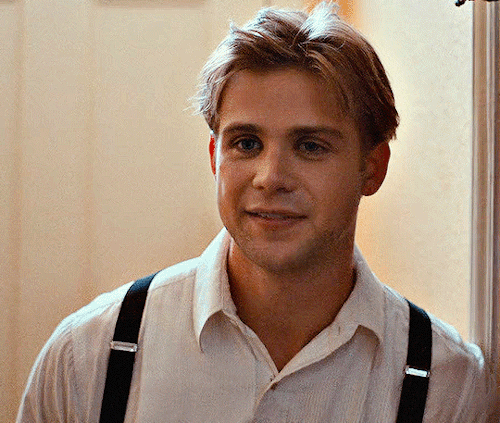 Leo Woodall As Dexter Mayhew One Day (2024), S01E01