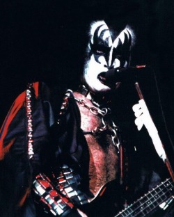 Posted @withregram • @acefrehleysshadow #Kisstory January 28, 1978New Haven, CT 🇺🇸ColiseumPromoter: Cross Country Concerts Corp.Other act(s): Rockets (Opener)Reported audience: 10,407 **SOLD-OUTReported gross: ๜,000Set list(s):Unknown.Notes:-