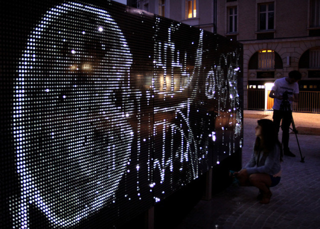 cosascool:  Water Light Graffiti by Antonin Fourneau.  video