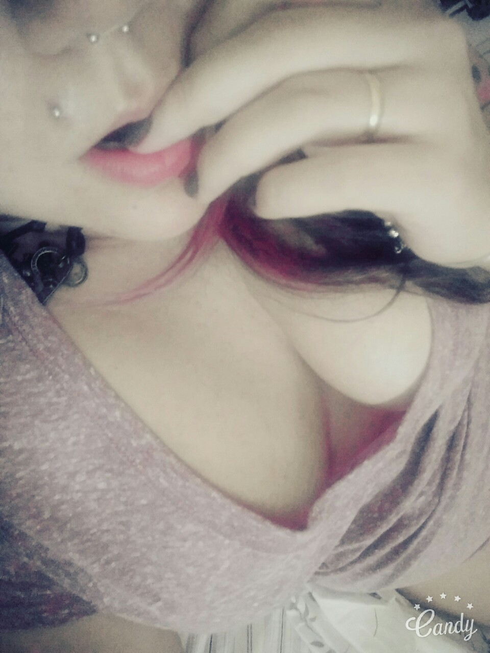 4mysugarpie:  4mysugarpie:  Titia acordou tão taradinha hoje… 💖  Recordar eh