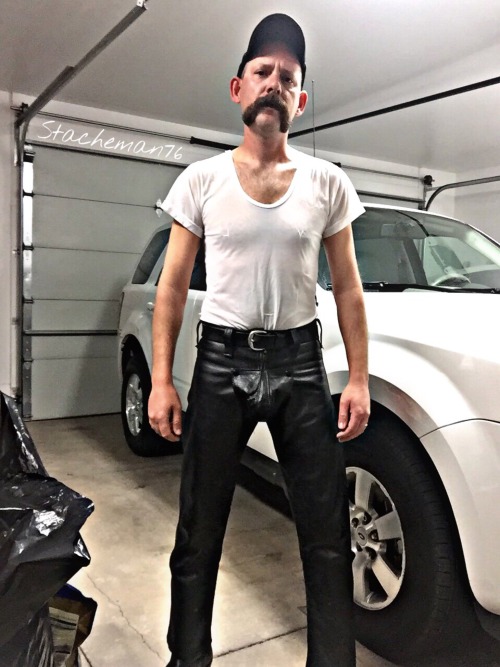 stacheman76:  Seeing @abeardedboy in his Gs and leather made me want to do the same.