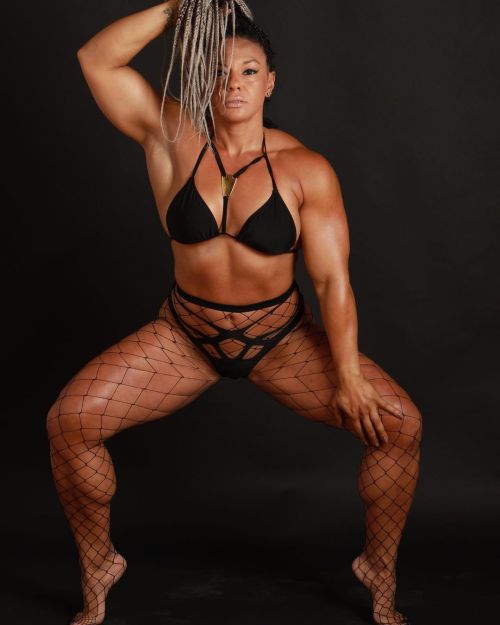 Alicia Bell - IFBB Pro porn pictures