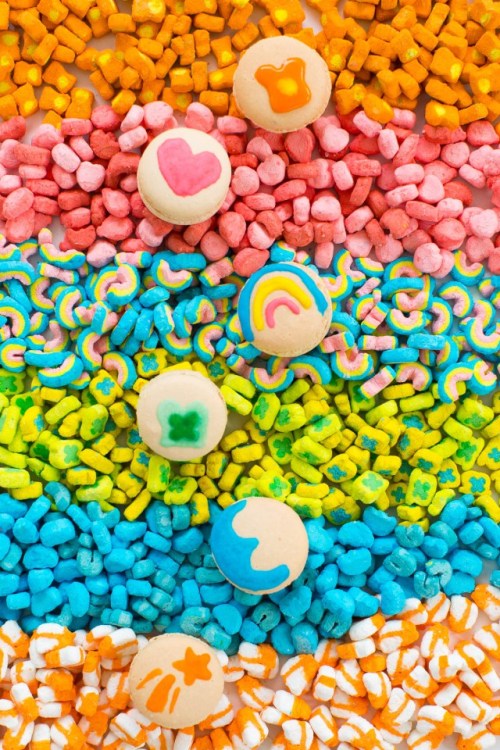 sweetoothgirl:DIY LUCKY CHARMS MACARONS FOR ST. PATRICK’S DAY