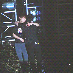dubulikesorangejuice:  130406 [FA] After the last song Try Again, JH seemed he was under very big pressure. MH gave him a very deep hug for a very long time…  fancam by keke Lin  