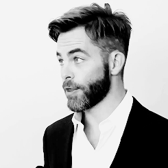 hairygingerman:  bearded Chris Pine