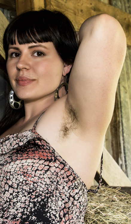 lovemywomenhairy:  Gotta love those country milkmaids that keep their pits and bushes nice and full!!