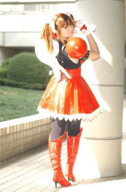 saturnmemories:  Honey cosplay. Source: http://plus.google.com/photos/103415273626403281514/albums/5242222243054642113 