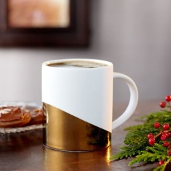 Someone get me this gold-dipped ceramic mug