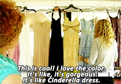 cherrylips-crystalskie-s:tyalorswift:Once Upon A Prom - Taylor & Abigail prepare for prom!This w