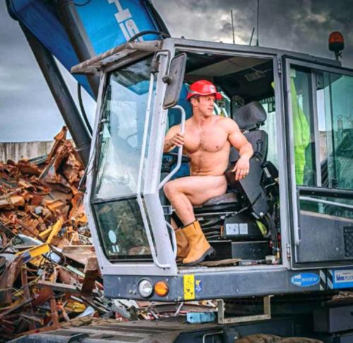 XXX bigblokes: Naked Digger Driver  photo