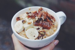 avocadomousse:  Sweet Potato Oatmeal with Banana, Walnuts and Figs Sweet Potato Oatmeal:&frac12; cup oats1 1/2 cup almond milk&frac12; cup sweet potato (baked and mashed)&frac12; tsp cinnamon Cook oats in almond milk until thick and creamy. Add sweet