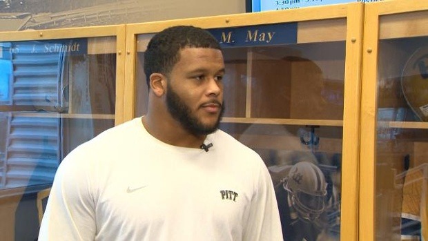 man4mancoitus:  Aaron Donald is a Tank. Sexy ass. 6’ 285lbs!!!!!!  Geez