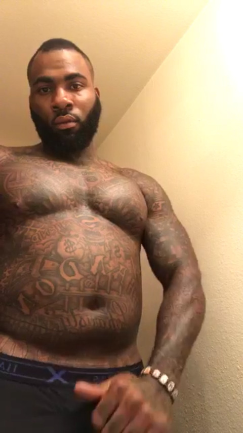 kjwildnout:  iamdallas:Straight out da d get u sum I want it but I think I scarf