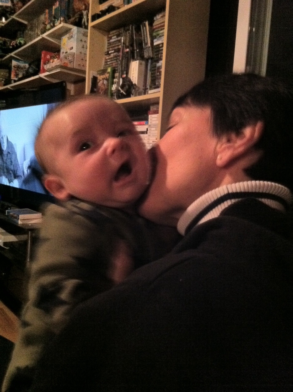 Omi’s eating my cheeks! Aaaaahhh!