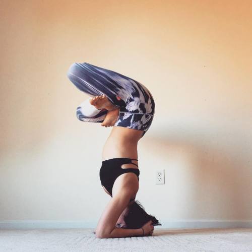 moveyourasana:  Lots of cancellations means time to play. #yoga #yogini #yogateacher #asana #inversi